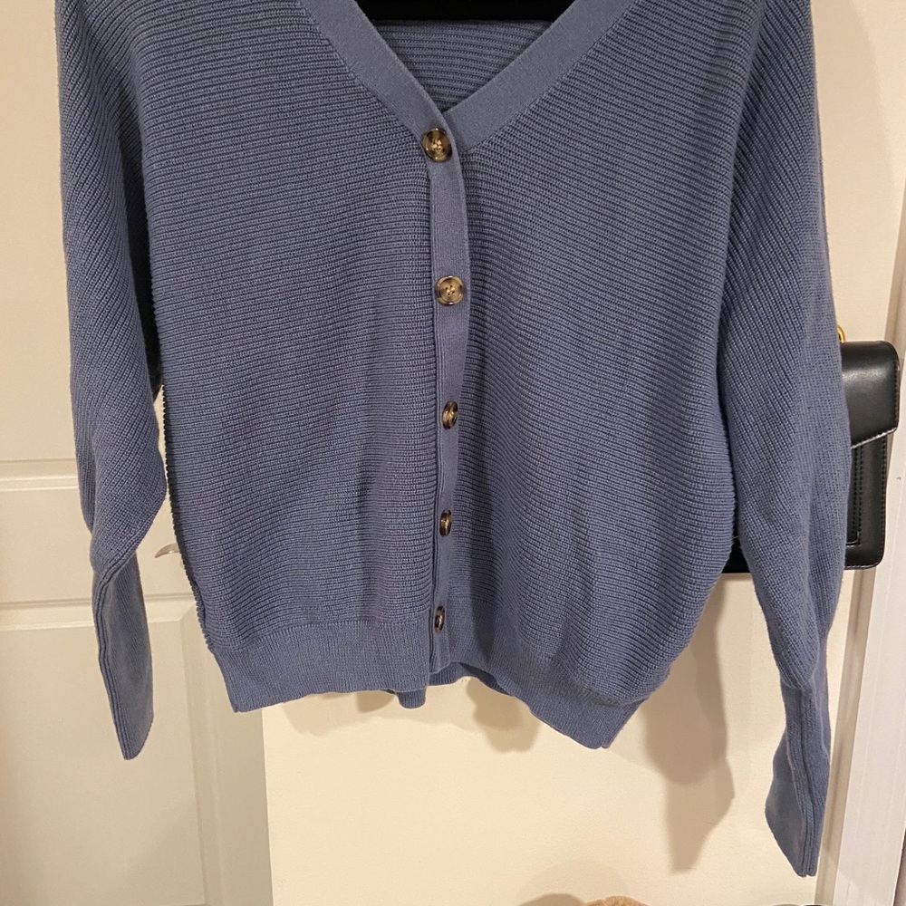 Button down top - Picture 2 of 4